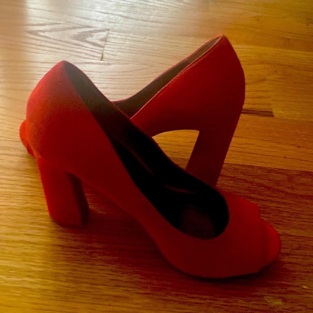 Red Moda platform pump. Faux Suede size 7.5